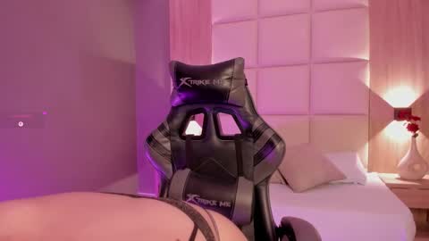 E M M A online show from November 11, 2:29 am