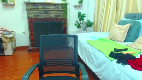 Tell me Emma online show from April 17, 2:08 pm