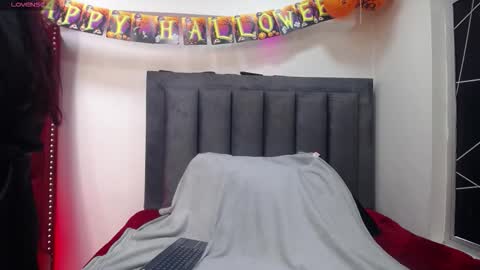 Emma 3 online show from October 29, 9:06 pm