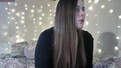 emma_just online show from December 17, 2:32 pm