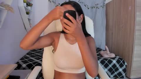 Emma online show from November 20, 7:15 pm