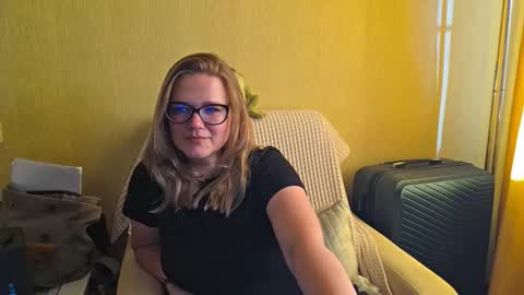 Snapshot of emma_misty_ chatting on September 22, 2:15 pm emma_misty_ online show from September 22, 2:15 pm