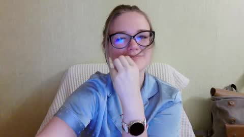 Snapshot of emma_misty_ chatting on October 18, 5:59 pm emma_misty_ online show from October 18, 5:59 pm
