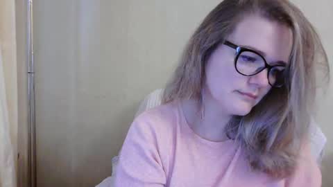 Snapshot of emma_misty_ chatting on October 13, 1:58 pm emma_misty_ online show from October 13, 1:58 pm