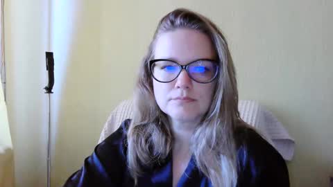 Snapshot of emma_misty_ chatting on October 1, 7:35 am emma_misty_ online show from October 1, 7:35 am