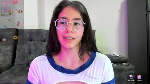 Snapshot of emma_sandovaal chatting on February 24, 4:15 am Emma online show from February 24, 4:15 am