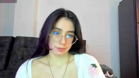 Snapshot of emma_sandovaal chatting on December 3, 1:17 am Emma online show from December 3, 1:17 am