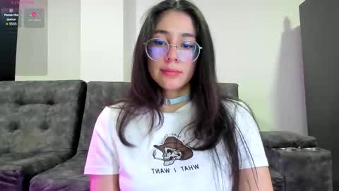 Snapshot of emma_sandovaal chatting on October 10, 3:33 am Emma online show from October 10, 3:33 am