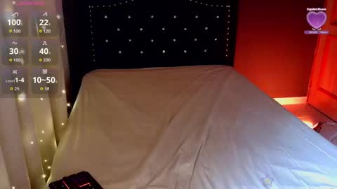 Emma web online show from April 9, 2:33 pm