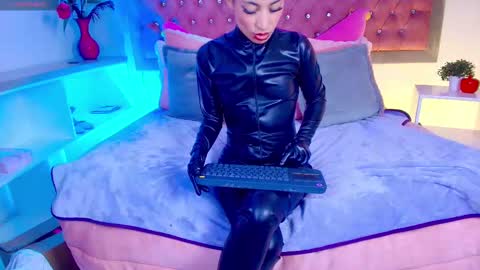 neko  online show from November 10, 8:26 pm