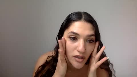 Snapshot of emmababy2322 chatting on December 4, 5:44 pm Emma online show from December 4, 5:44 pm