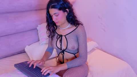 Emma online show from March 13, 2:29 pm