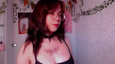 Emma online show from October 12, 8:28 am