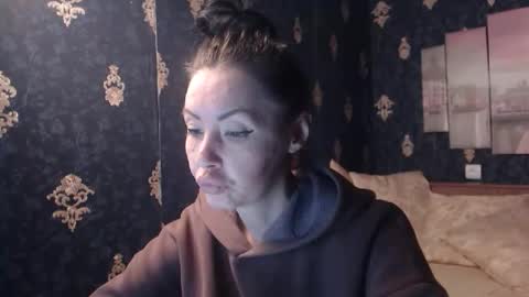 EmmaGoldX online show from December 19, 8:06 am