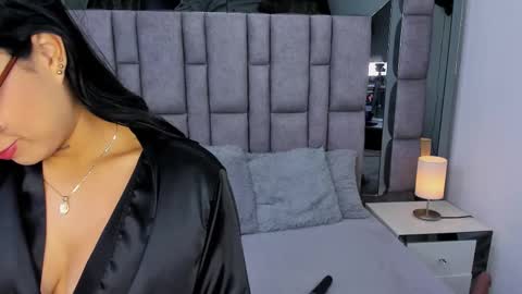 EMMA HILL online show from December 4, 4:52 pm