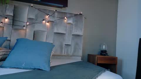 E M M A   online show from February 9, 4:15 am