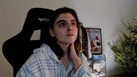 Emma online show from December 30, 7:21 pm