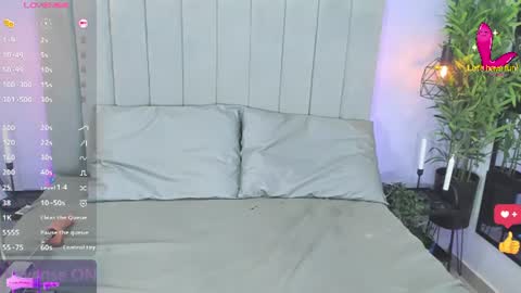 emmarogerss_ online show from July 28, 2:13 pm