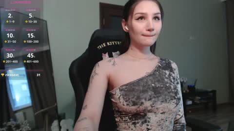 Snapshot of emmiclo chatting on January 26, 6:59 am Emily online show from January 26, 6:59 am