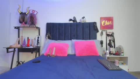 Snapshot of emmily_giraldo chatting on December 11, 11:51 am online show from December 11, 11:51 am