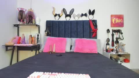 Snapshot of emmily_giraldo chatting on September 13, 3:20 pm online show from September 13, 3:20 pm