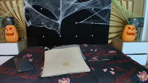 Emmily keller online show from October 27, 1:39 pm