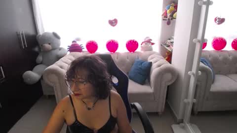 Emmily online show from February 15, 10:10 pm