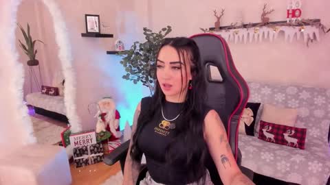 Emmy Evans  online show from November 19, 9:15 pm