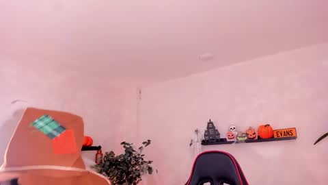 Emmy Evans  online show from October 28, 8:14 pm