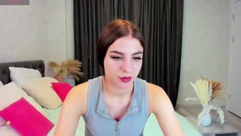 Snapshot of emy__angel chatting on March 6, 12:43 am emy__angel online show from March 6, 12:43 am