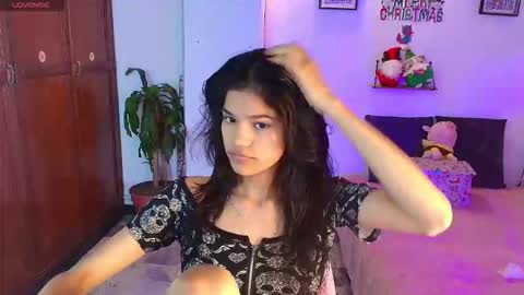 emycarver09 online show from December 15, 11:48 am