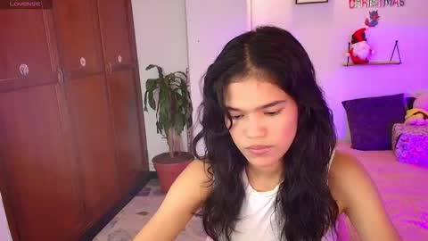 emycarver09 online show from December 1, 12:09 pm