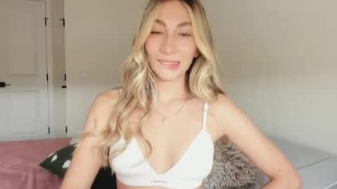 emyconneer online show from July 21, 10:43 pm
