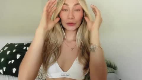 emyconneer online show from July 28, 9:58 pm