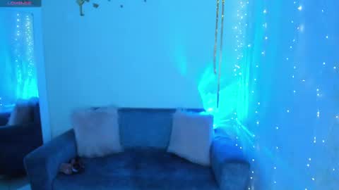 Snapshot of emylyjonhs chatting on March 9, 6:32 pm EMYLY online show from March 9, 6:32 pm