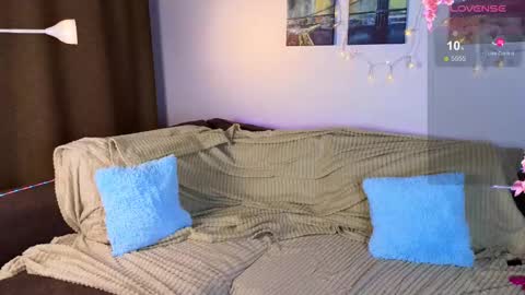 Erica Winterr online show from December 10, 6:01 am