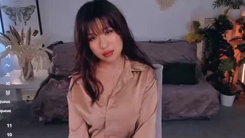 erika_kim online show from July 13, 9:10 am