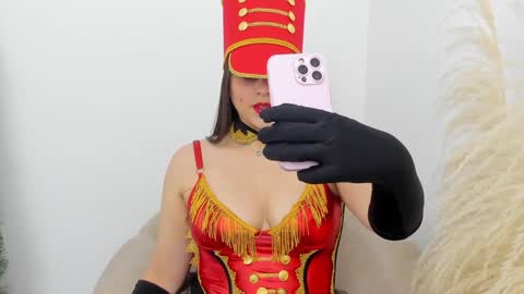 Snapshot of erika_mendez1 chatting on December 28, 8:25 pm Erika Mendez online show from December 28, 8:25 pm