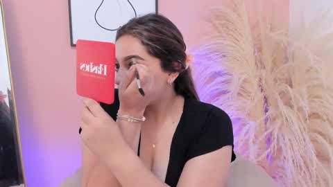 Snapshot of erika_mendez1 chatting on February 17, 6:39 pm Erika Mendez online show from February 17, 6:39 pm