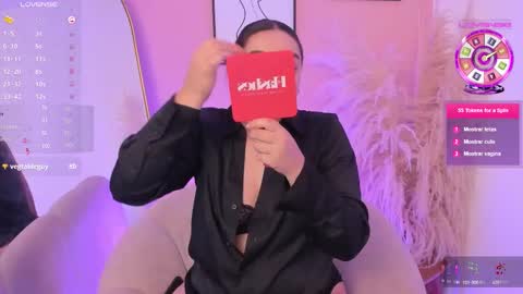 Snapshot of erika_mendez1 chatting on October 8, 7:18 pm Erika Mendez online show from October 8, 7:18 pm