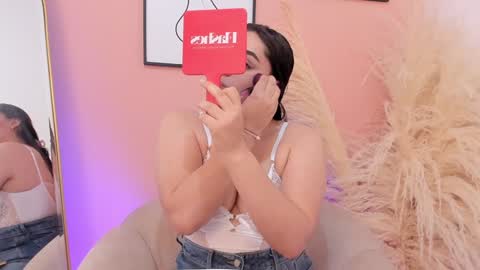 Snapshot of erika_mendez1 chatting on January 22, 8:06 pm Erika Mendez online show from January 22, 8:06 pm