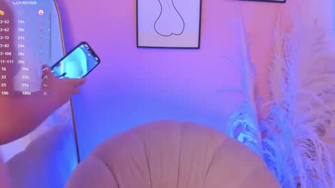 Snapshot of erika_mendez1 chatting on October 28, 8:03 pm Erika Mendez online show from October 28, 8:03 pm