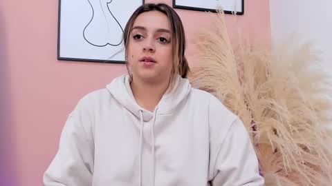 Snapshot of erika_mendez1 chatting on February 18, 7:21 pm Erika Mendez online show from February 18, 7:21 pm