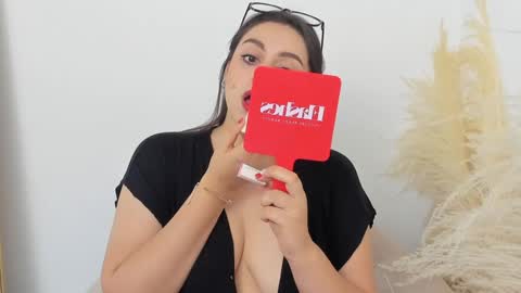 Snapshot of erika_mendez1 chatting on December 3, 8:17 pm Erika Mendez online show from December 3, 8:17 pm