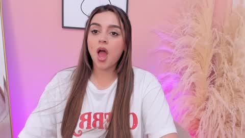 Snapshot of erika_mendez1 chatting on February 4, 6:49 pm Erika Mendez online show from February 4, 6:49 pm