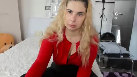 Snapshot of eroticsensualkitty4u chatting on January 7, 8:13 am eroticsensualkitty4u online show from January 7, 8:13 am