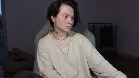 esajukyy online show from July 15, 3:17 pm
