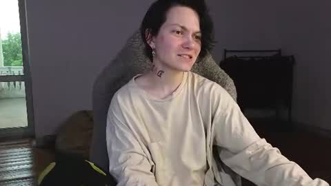 esajukyy online show from June 12, 2:47 pm