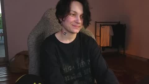esajukyy online show from June 4, 3:05 pm