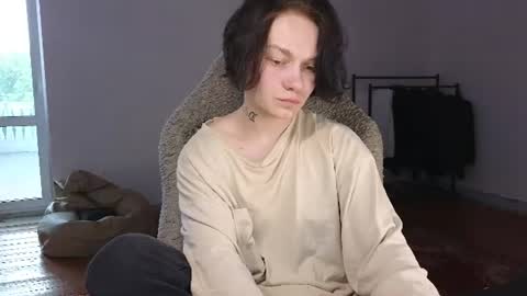 esajukyy online show from July 22, 1:45 pm